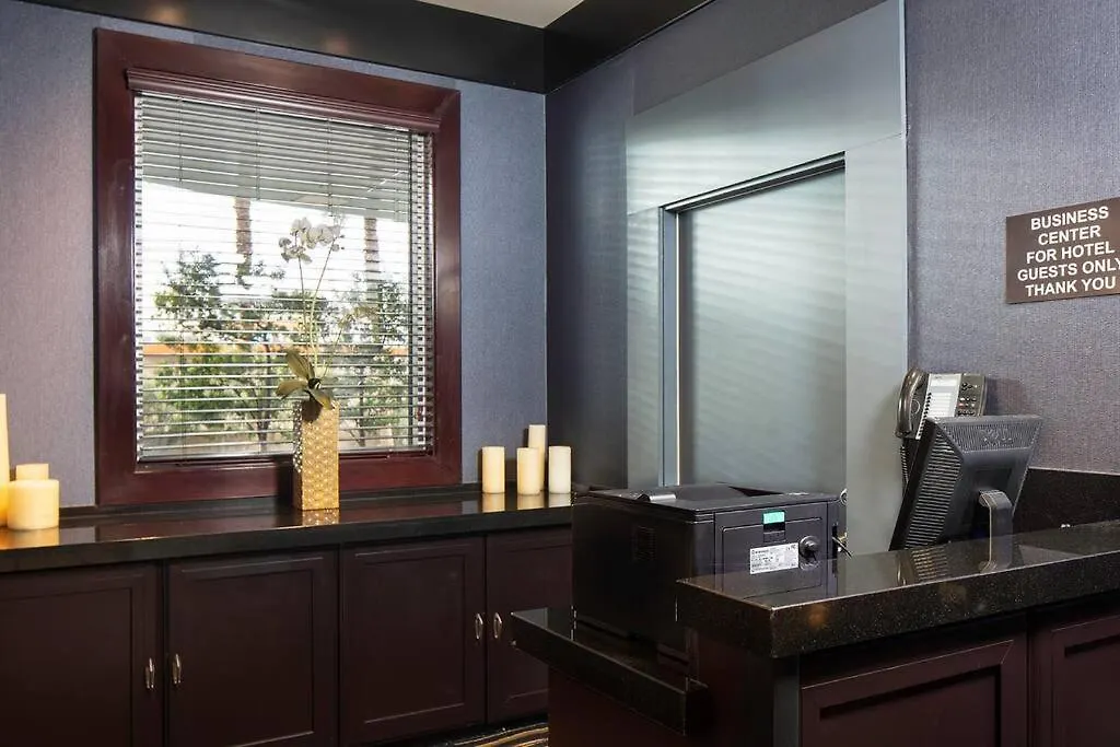 Ultimate Las Vegas Getaway One Bedroom Suite With Balcony, Kitchen, Gym, Pool & Free Parking