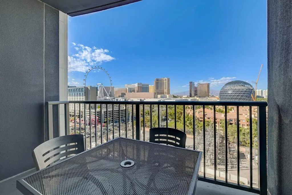Ultimate Las Vegas Getaway One Bedroom Suite With Balcony, Kitchen, Gym, Pool & Free Parking